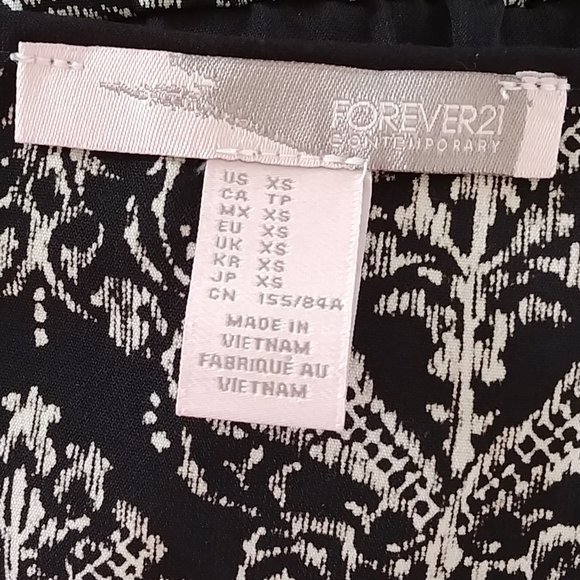 Forever 21 Black Tan Baroque Pattern Dress Front Pockets Juniors Size XS - Picture 3 of 3